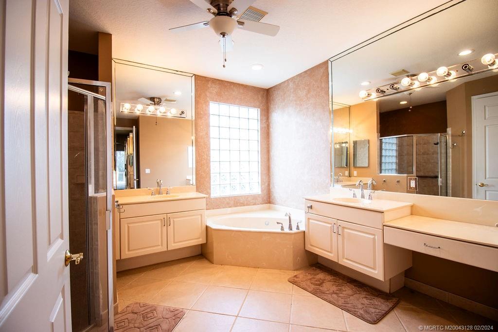 496 NW Blue Lake Drive