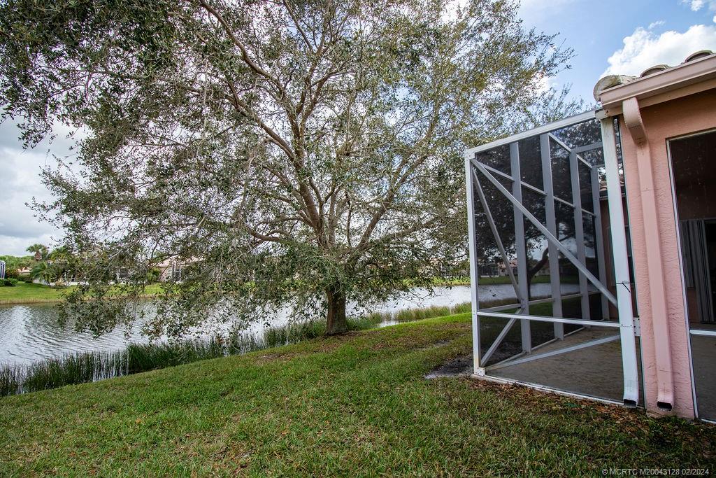 496 NW Blue Lake Drive