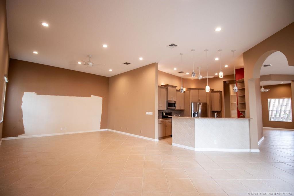 496 NW Blue Lake Drive