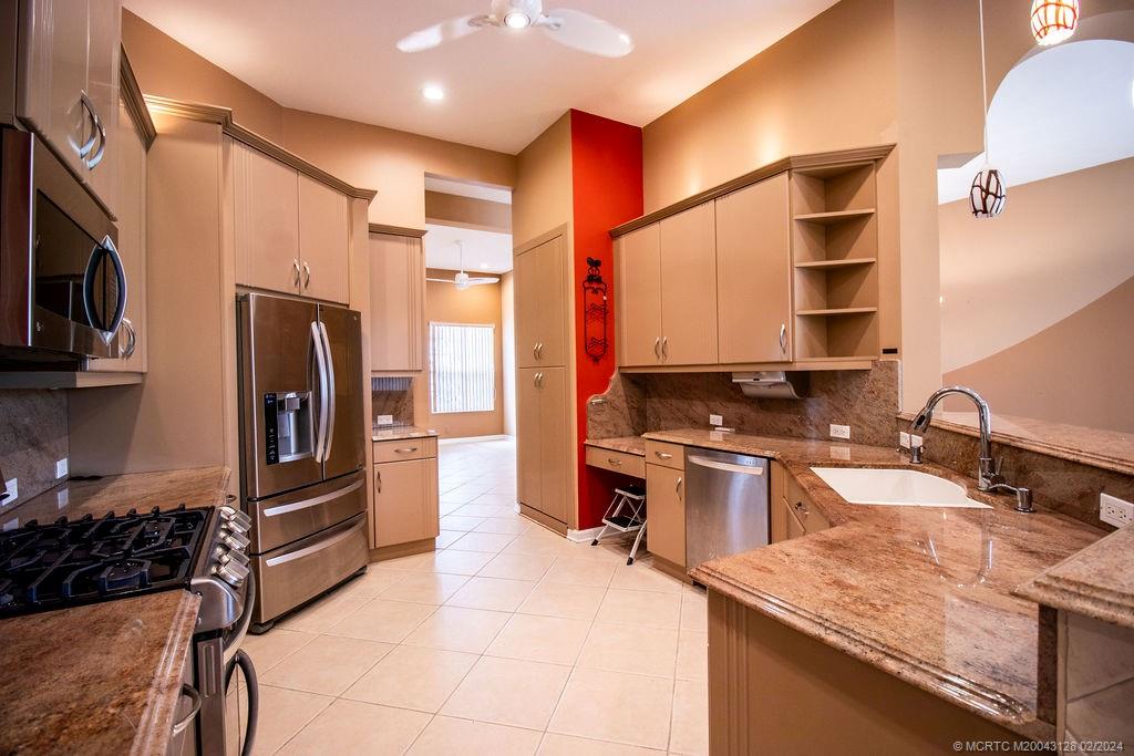 496 NW Blue Lake Drive