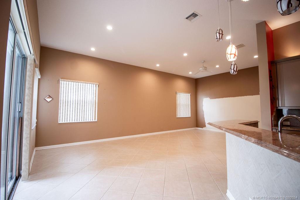 496 NW Blue Lake Drive