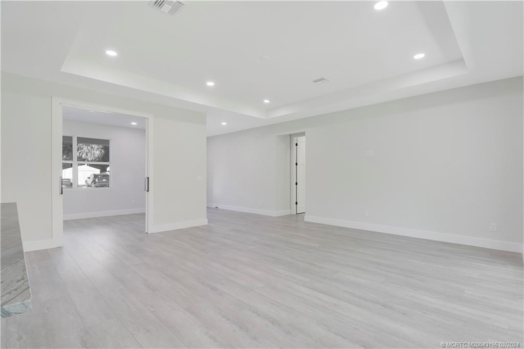 1143 NE Orange Avenue