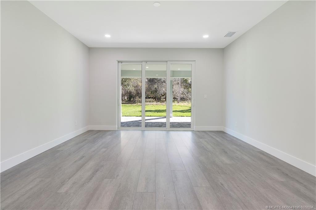 1143 NE Orange Avenue