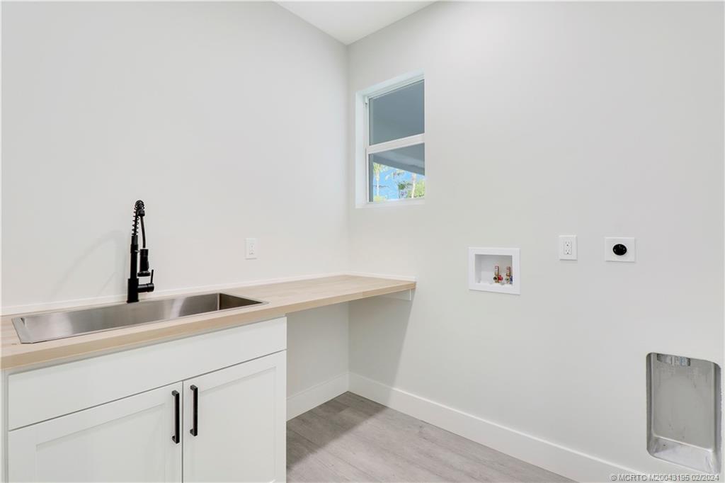 1143 NE Orange Avenue