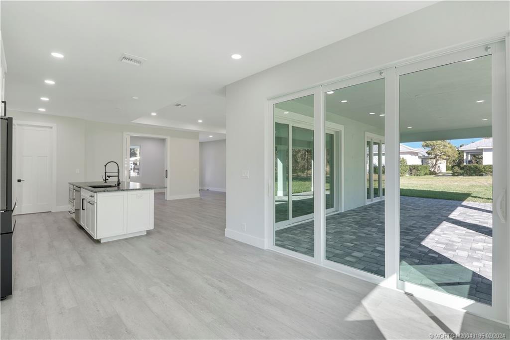 1143 NE Orange Avenue