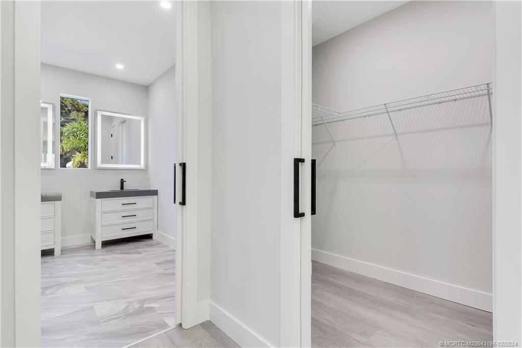 1143 NE Orange Avenue