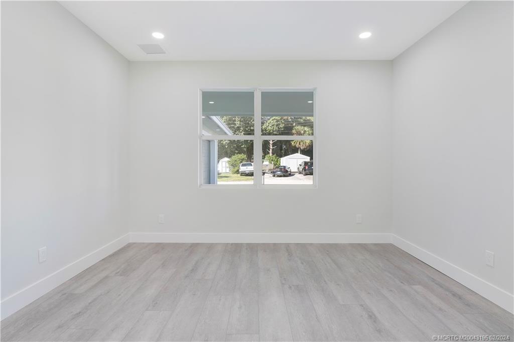 1143 NE Orange Avenue