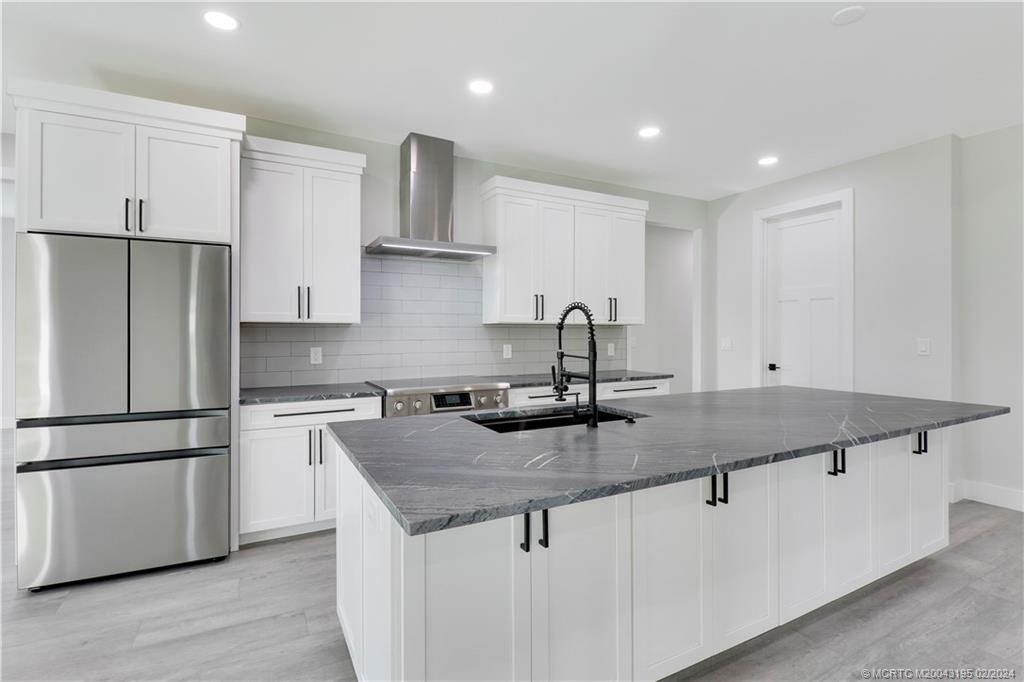 1143 NE Orange Avenue