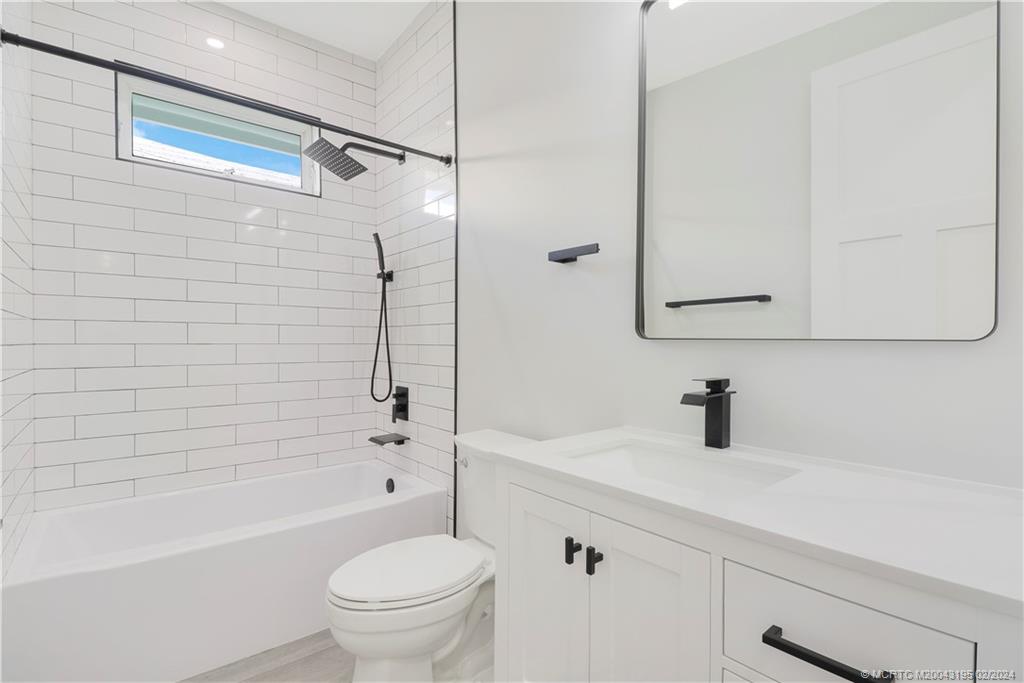 1143 NE Orange Avenue