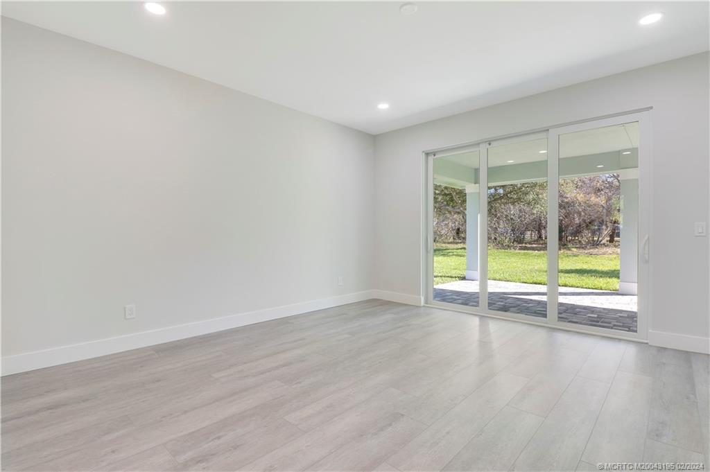 1143 NE Orange Avenue