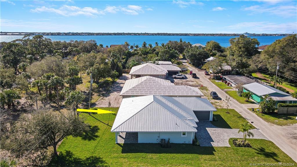 1143 NE Orange Avenue