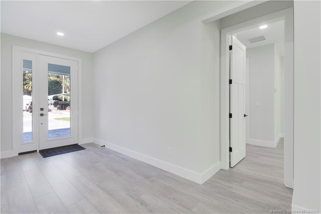 1143 NE Orange Avenue