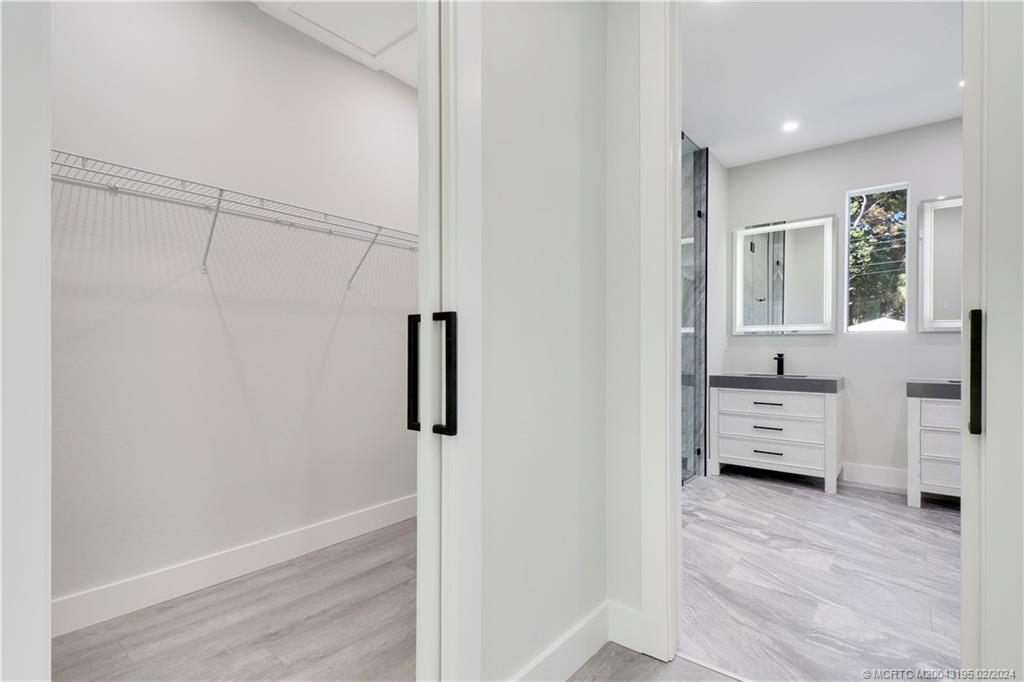 1143 NE Orange Avenue