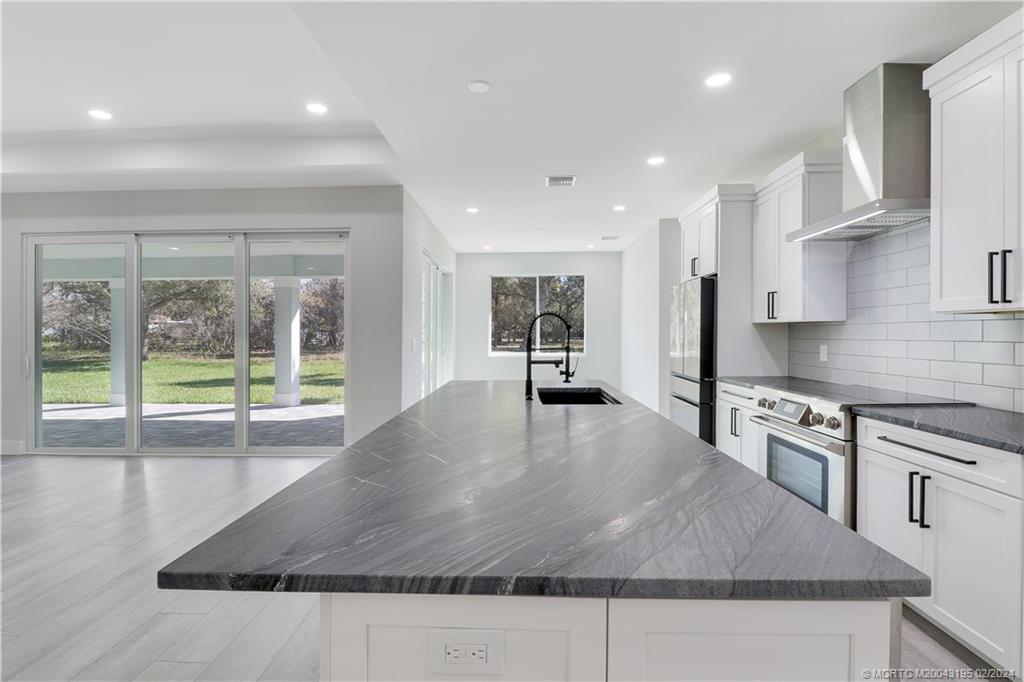 1143 NE Orange Avenue