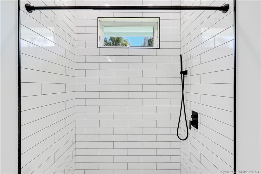 1143 NE Orange Avenue