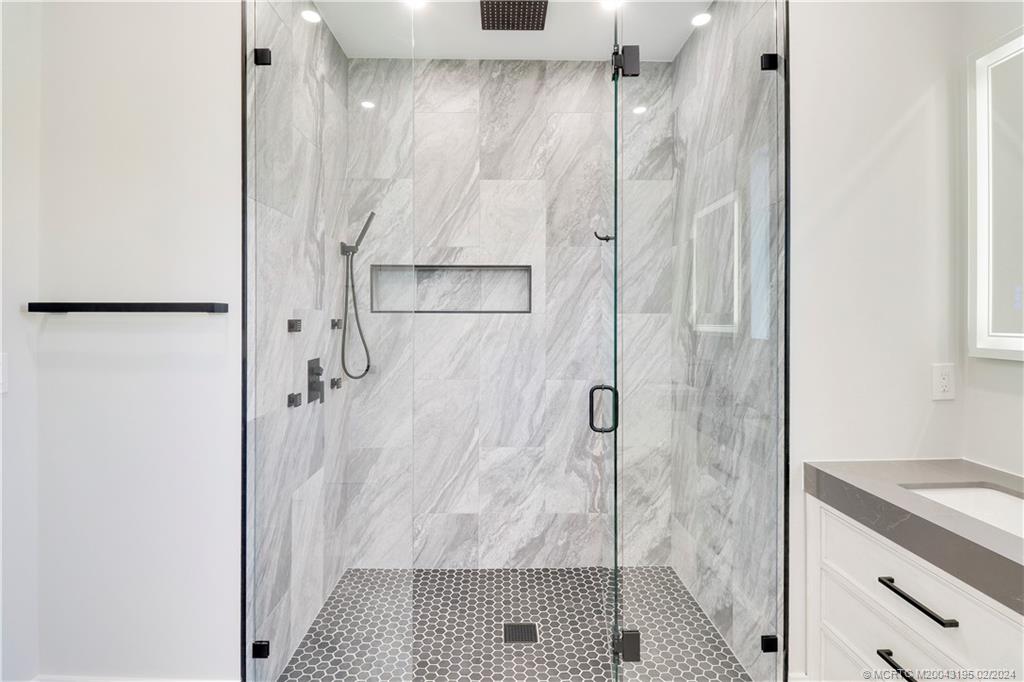 1143 NE Orange Avenue