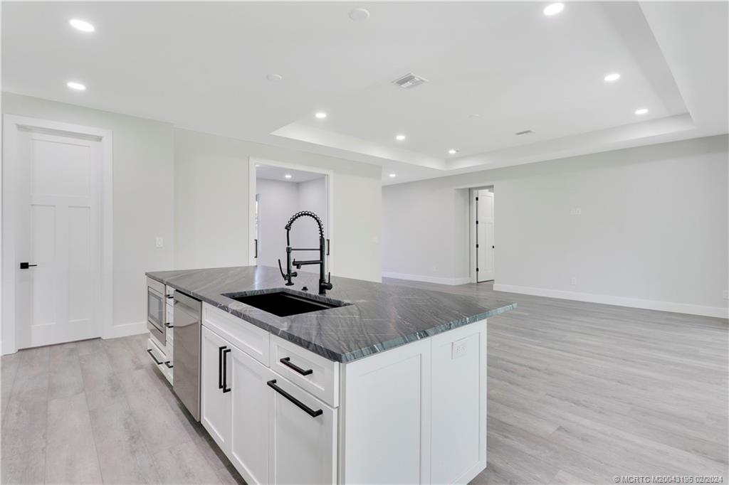 1143 NE Orange Avenue