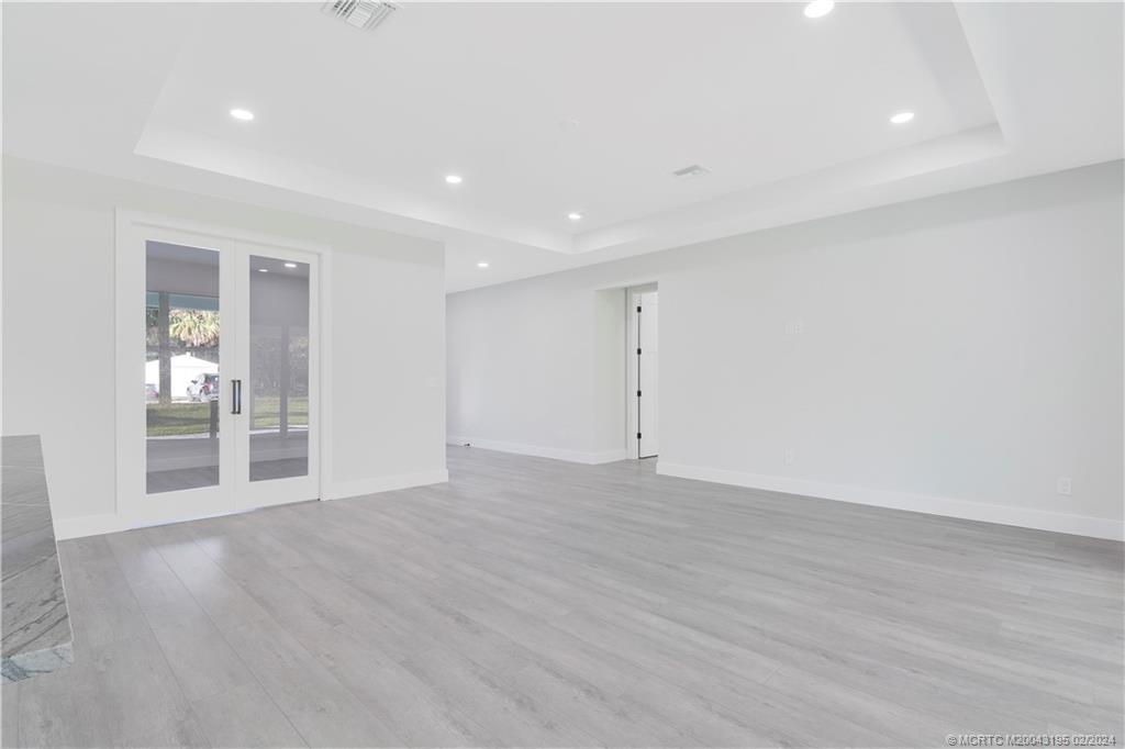 1143 NE Orange Avenue