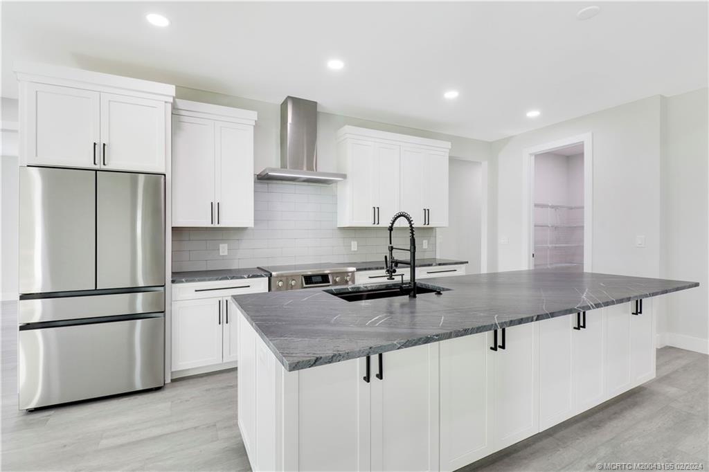 1143 NE Orange Avenue