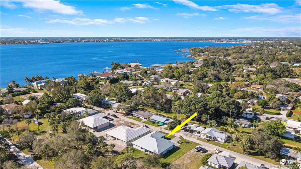 1143 NE Orange Avenue