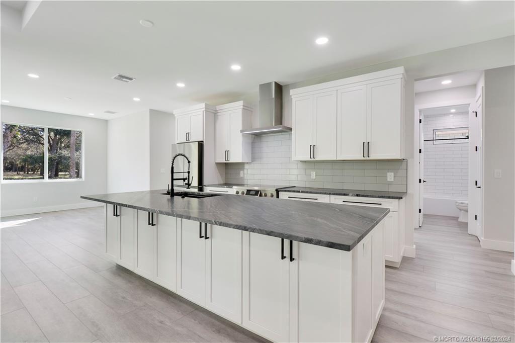 1143 NE Orange Avenue