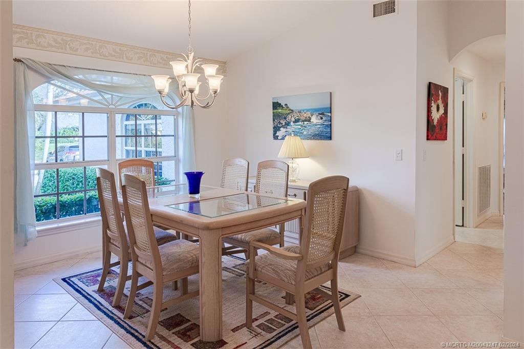 2440 NE Pinecrest Lakes Blvd