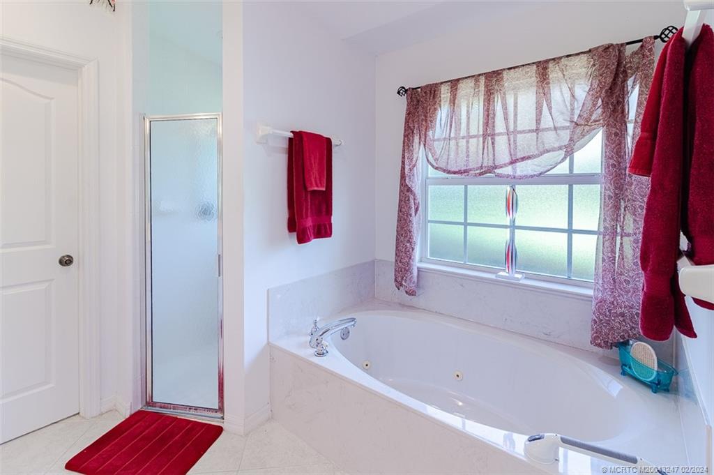 2440 NE Pinecrest Lakes Blvd