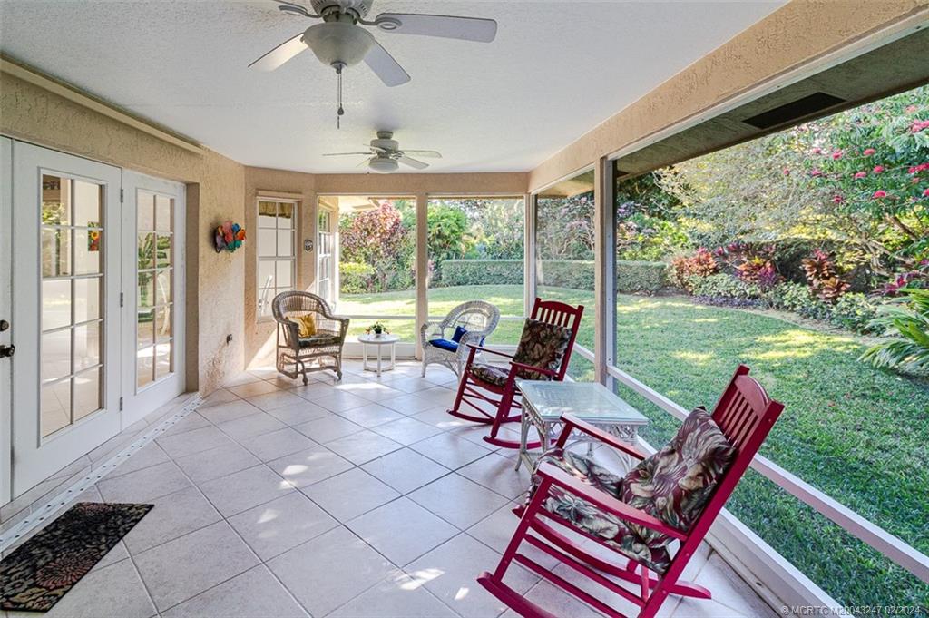 2440 NE Pinecrest Lakes Blvd