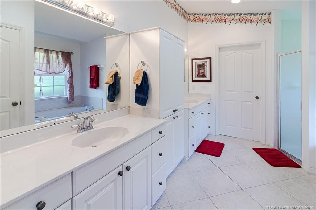 2440 NE Pinecrest Lakes Blvd