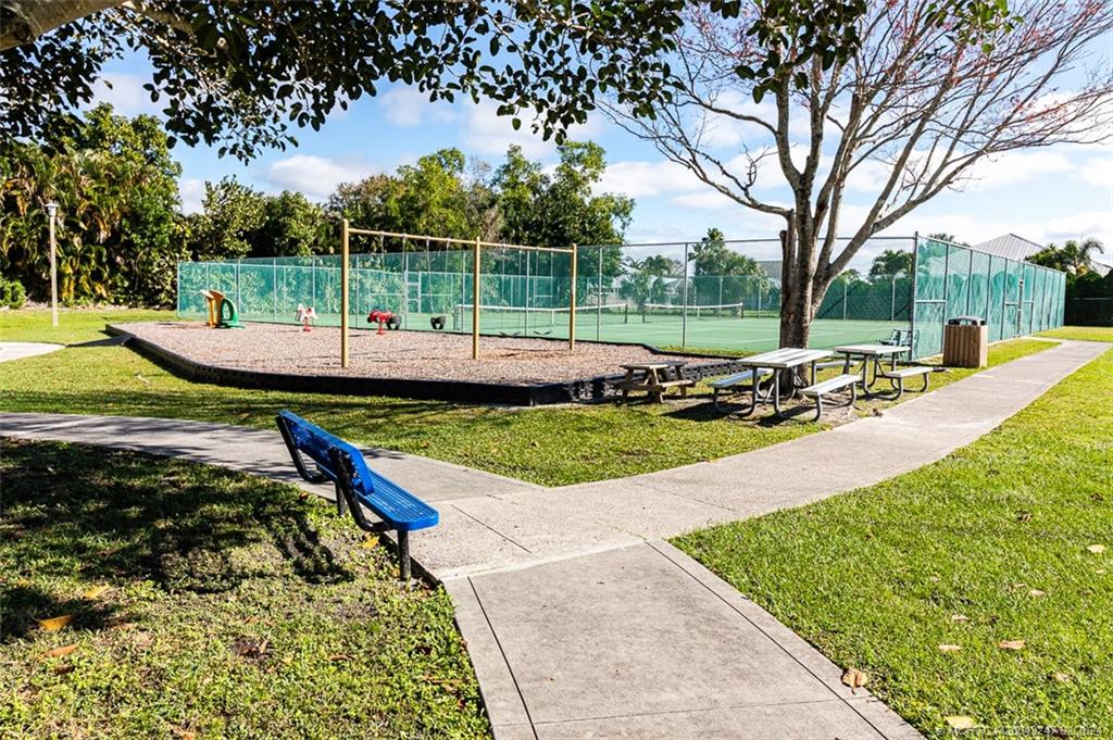 2440 NE Pinecrest Lakes Blvd