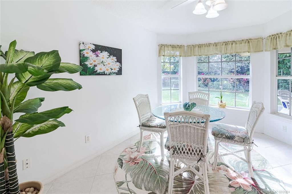 2440 NE Pinecrest Lakes Blvd