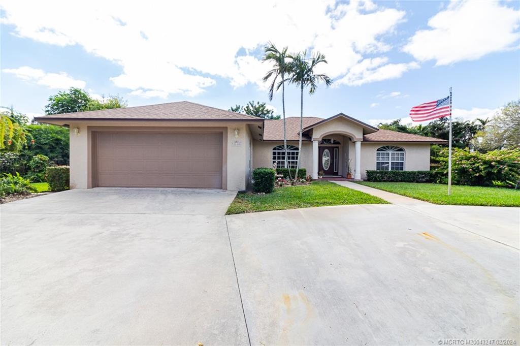 2440 NE Pinecrest Lakes Blvd