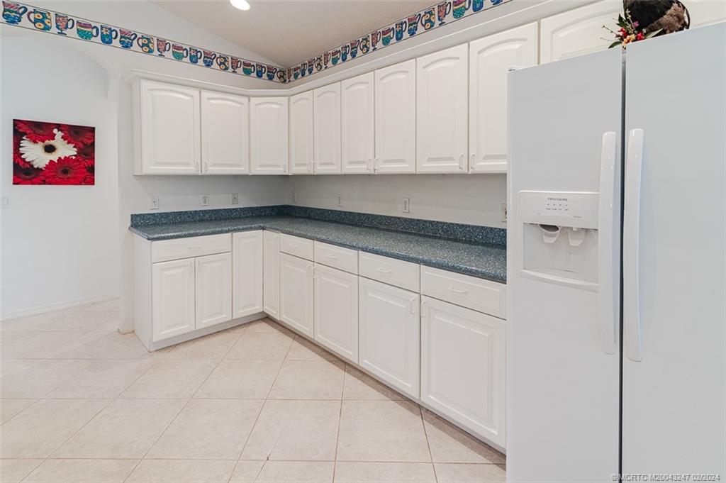 2440 NE Pinecrest Lakes Blvd