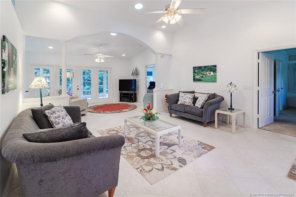 2440 NE Pinecrest Lakes Blvd