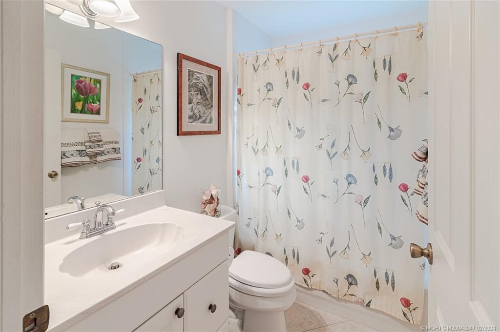 2440 NE Pinecrest Lakes Blvd