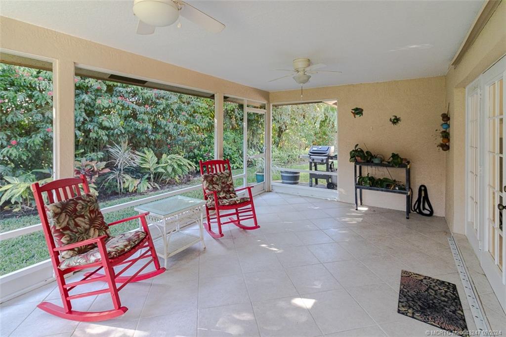 2440 NE Pinecrest Lakes Blvd