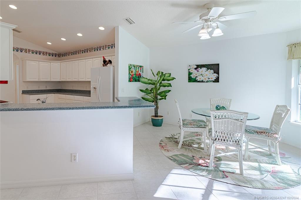 2440 NE Pinecrest Lakes Blvd