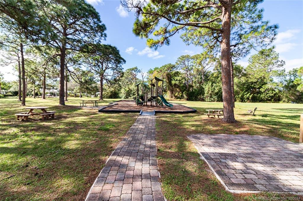 2440 NE Pinecrest Lakes Blvd