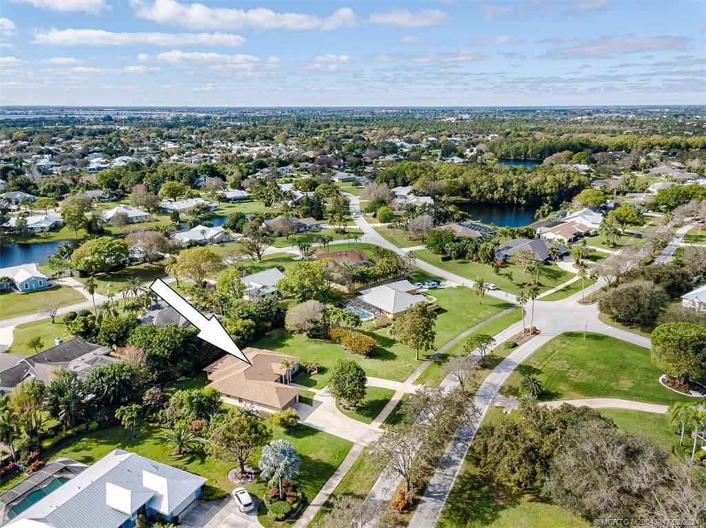 2440 NE Pinecrest Lakes Blvd