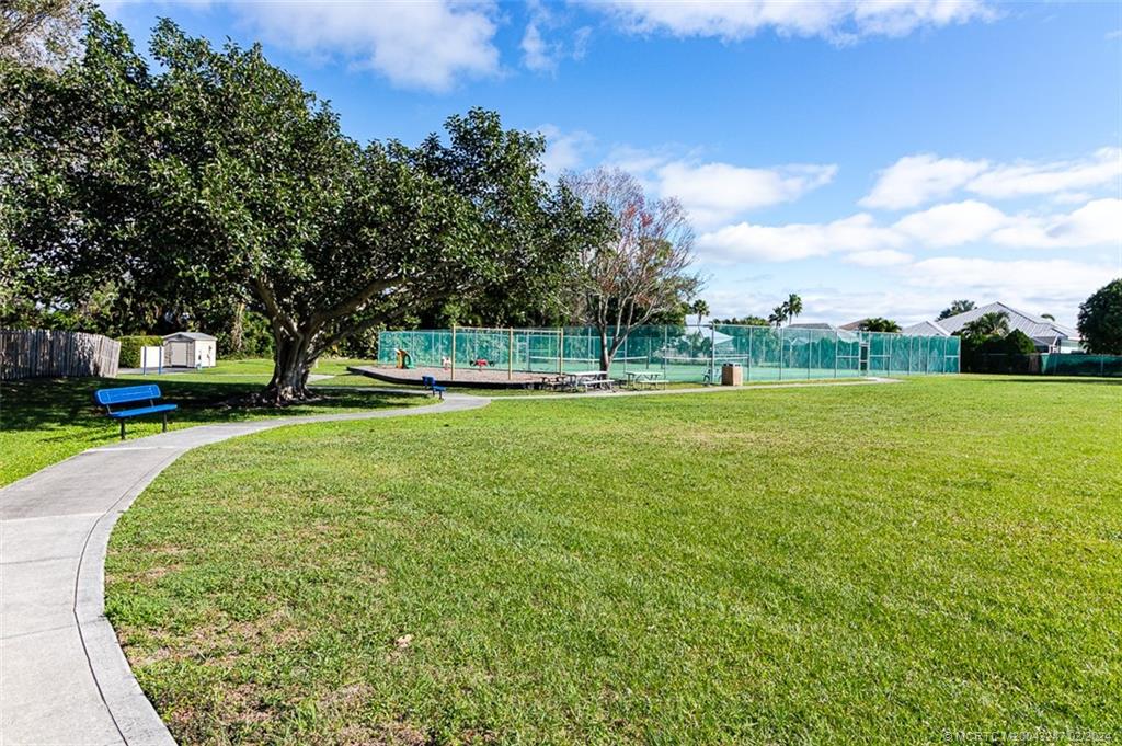 2440 NE Pinecrest Lakes Blvd