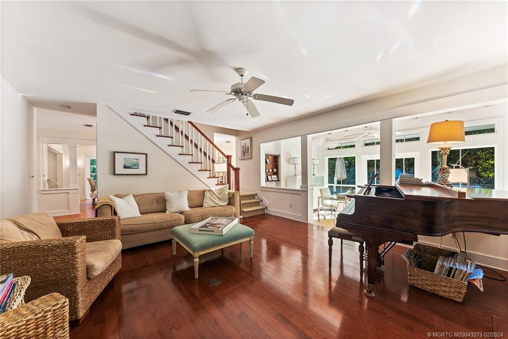 25 N Ridgeview Road N