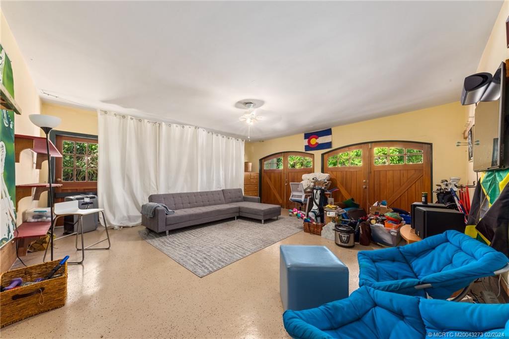 25 N Ridgeview Road N