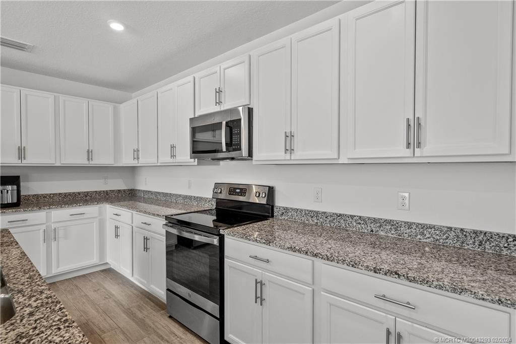 2431 SW Brescia Street