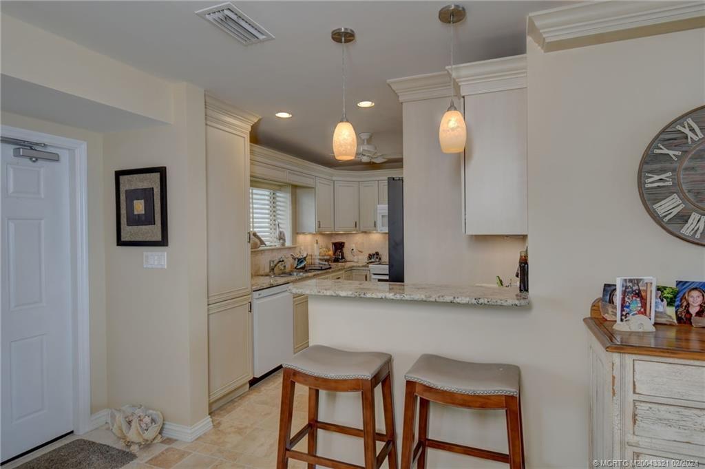 2375 NE Ocean Blvd E405