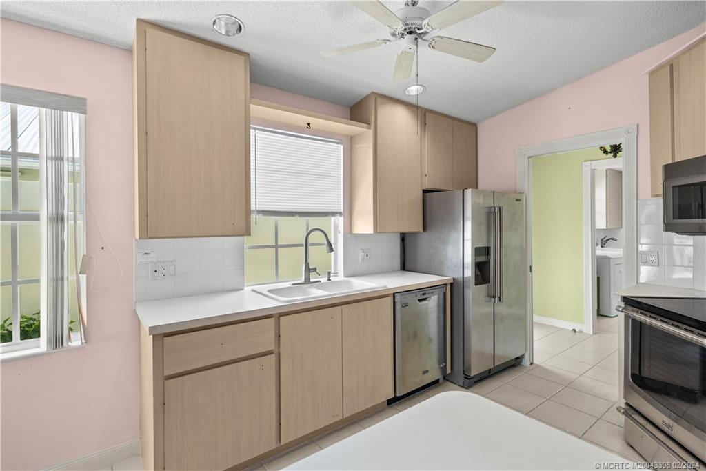 1599 SW Springfield Ct