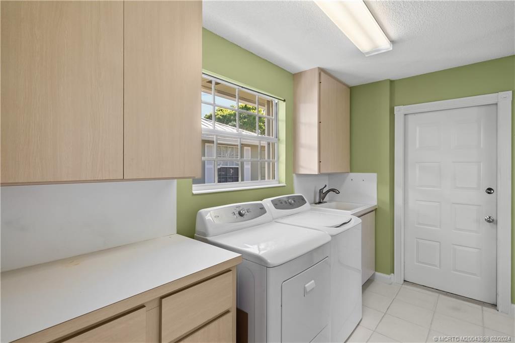 1599 SW Springfield Ct