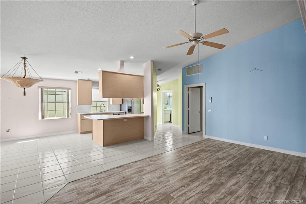 1599 SW Springfield Ct