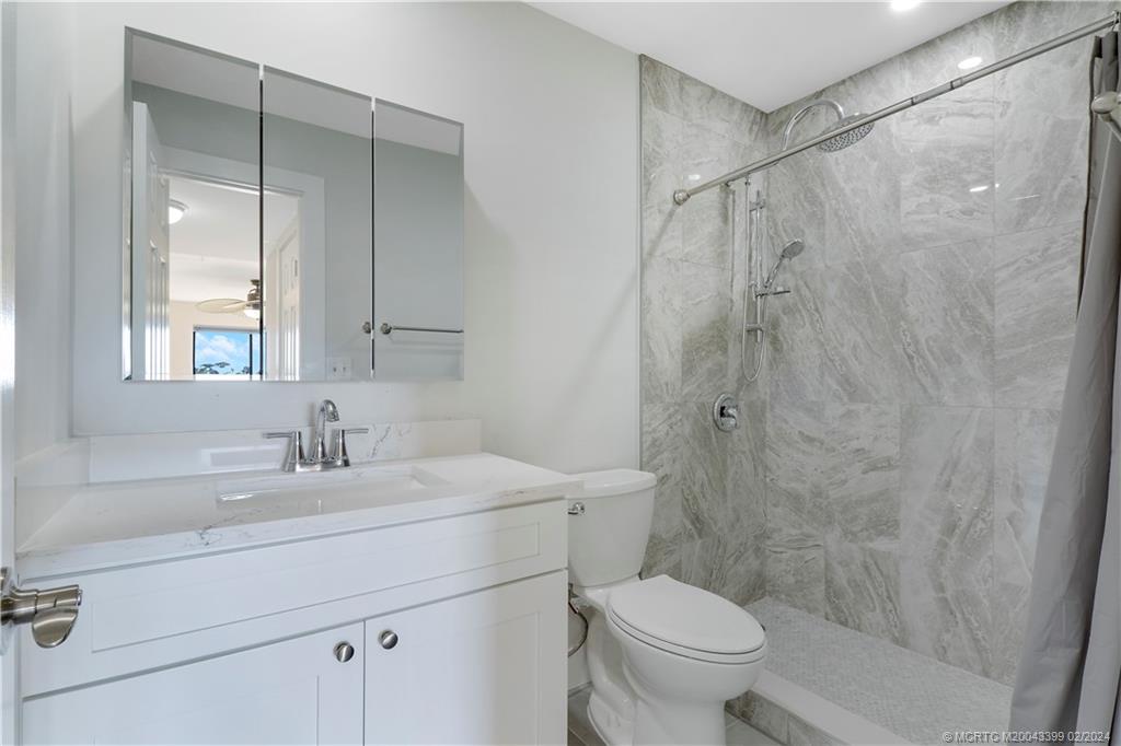 5313 SE Miles Grant Road 202