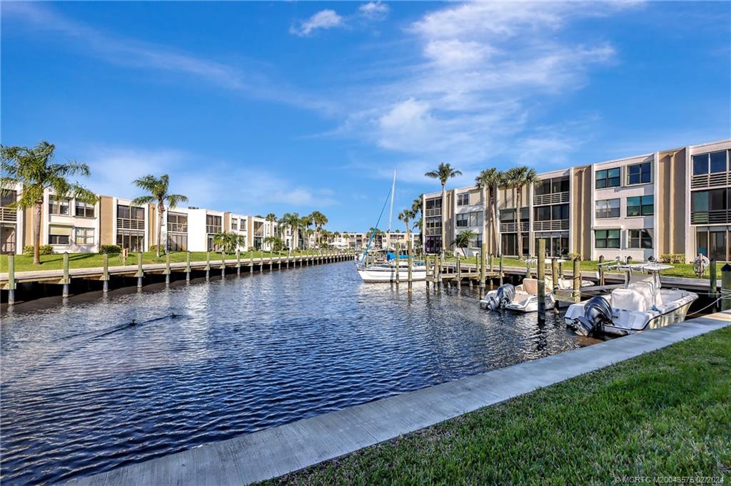 1950 SW Palm City Road 14204