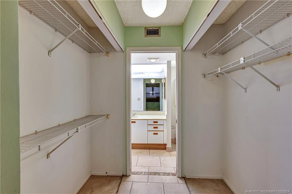 1950 SW Palm City Road 14204